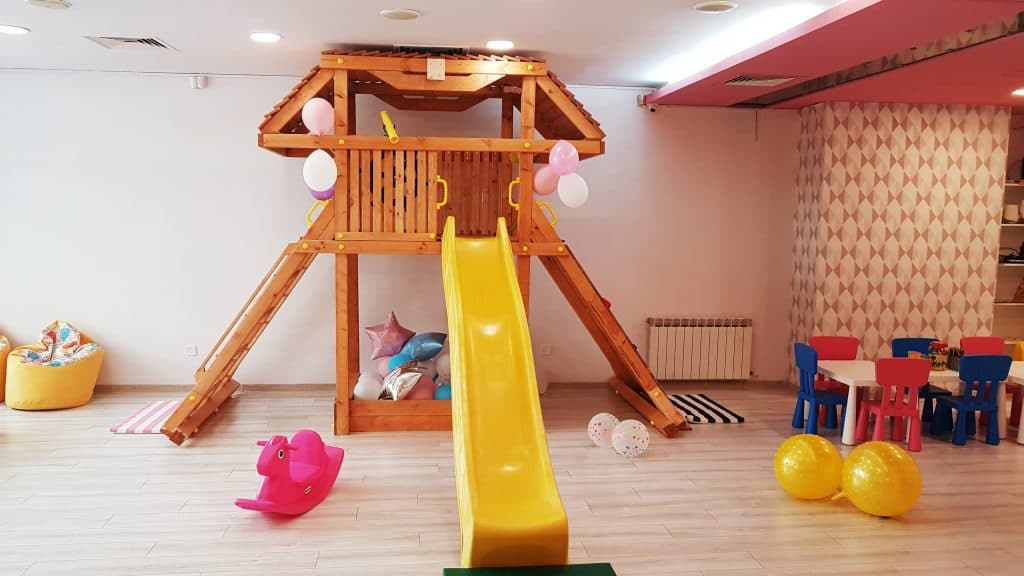 Детски парти център Малки приятели - 1