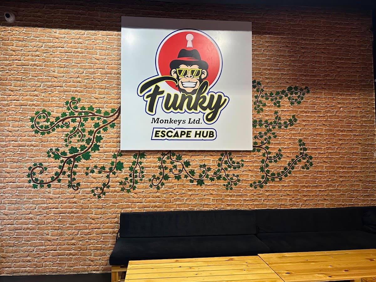 Funky Monkeys - ESCAPE HUB 2