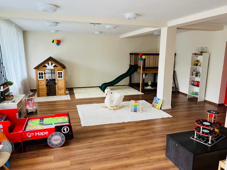 Детски парти център ,,ЗАЙЧЕ - Любимо място за деца и приятели” - 1