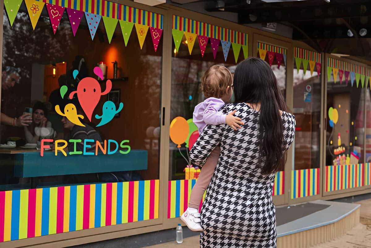 Детски парти клуб и Café Friends Люлин - 1